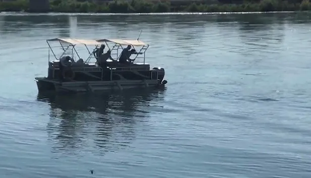 Şanlıurfa’da akılalmaz olay! Polisten kaçmak için suya atladı kıyıya yanaştığında ise...-1