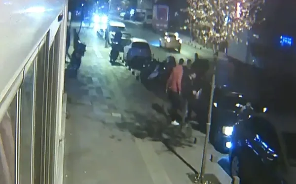 siz-insan-misiniz-be-pendikte-takip-ettikleri-motosikletli-kuryeyi-musta-ile-darbettiler-1637565881462.jpg Siz insan mısınız be? Pendik'te takip ettikleri motosikletli kuryeyi muşta ile darbettiler-4