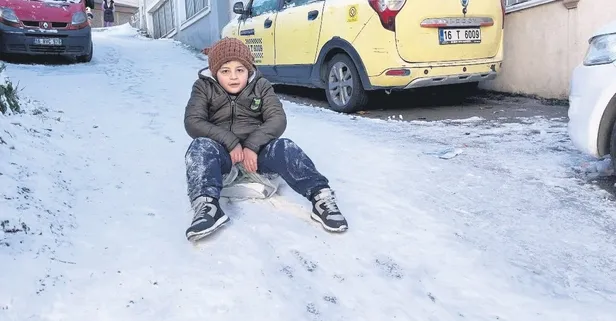 Bursa’da umut dolu anlar! Lösemiyi yenen Mertcan 3 yıl sonra karda eğlendi...