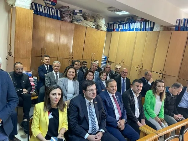 Yalova Belediyesi’nin zimmet davasında skandal olay! CHP’den yargıya müdahale girişimi: Mahkeme basıp hakimlere hakaret ettiler-9