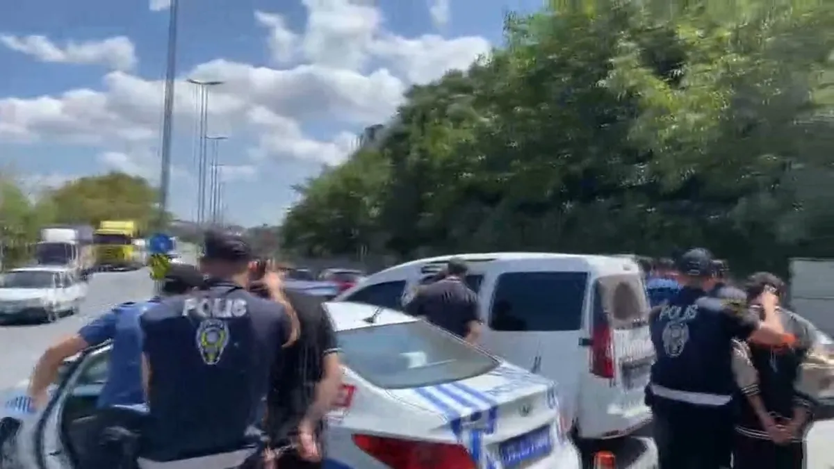 1786873313774.jpeg İstanbul'da suç örgütüne operasyon! Kadıköy'de silahlı saldırı hazırlığındaki 6 şüpheli tutuklandı-4