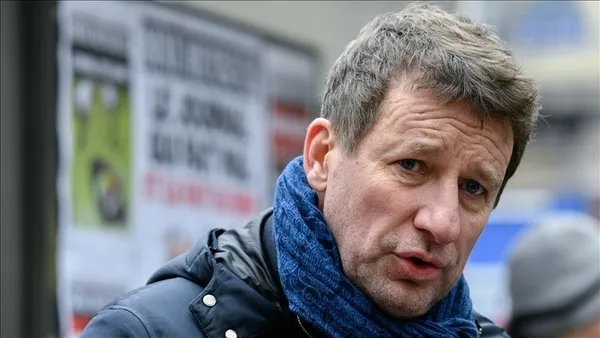 son-dakika-fransada-cumhurbaskanligi-secimi-gunu-12-aday-yarisacak-iste-dakika-dakika-fransa-cumhurbaskanligi-1649582044766.jpg SON DAKİKA: Fransa'da cumhurbaşkanlığı seçimi günü: Macron ile Marine Le Pen ikinci tura kaldı-6