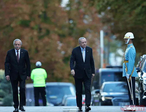 TBMM'de renkli anlar! Önce açılış sonra resepsiyon... Başkan Erdoğan'dan "biriz beraberiz" mesajı: Tek tek tokalaştı - 33
