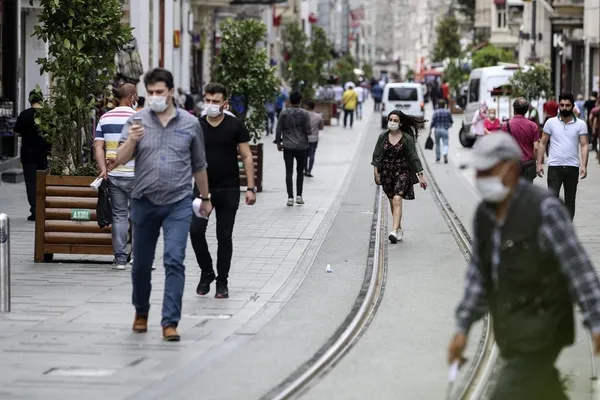 Koronavirüste 3. dalga kapıda! Bilim Kurulu Üyesi o tarihi işaret etti-5