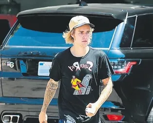 Tatlı Bieber iş başında