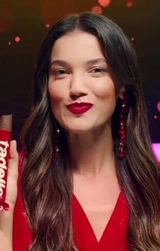 Tadelle’nin yeni reklam yüzü kim? Tadelle reklamında oynayan kız kim? Pınar Deniz kaç yaşında, nereli, mesleği ne?