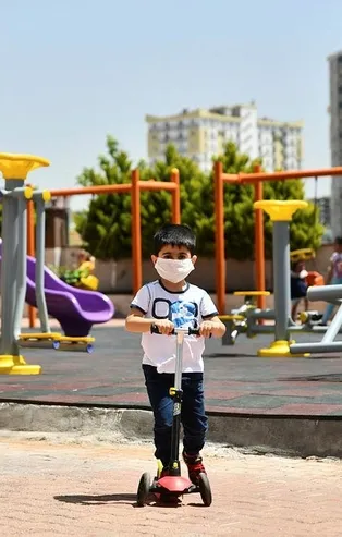 14 yaş altı çocuklar uzun zaman sonra ilk kez sokağa çıktı