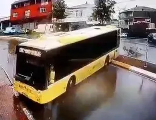 Yolcu dolu İETT otobüsü kayarak kaldırıma çıktı