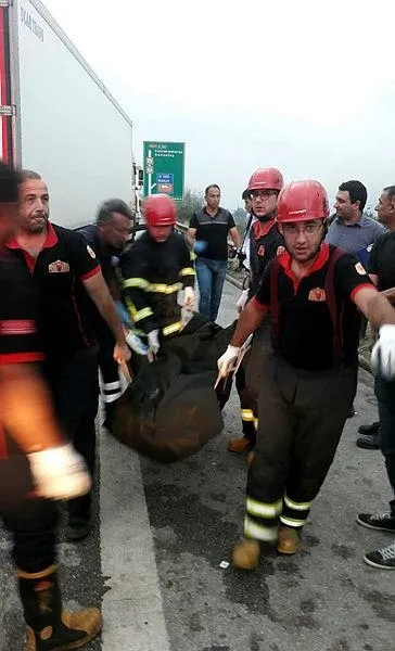 Osmaniye'de feci kaza! Otomobil TIR'a arkadan çarptı: 2 ölü-3
