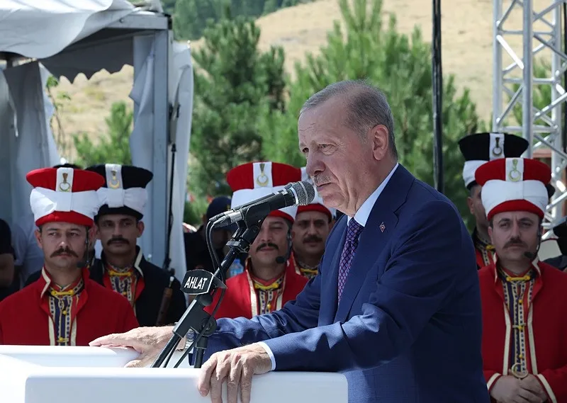 baskan-erdogandan-26-agustos-zafer-haftasi-mesaji-turkiye-yuzyili-vurgusu-1787662603807.jpeg Başkan Erdoğan’dan Zafer Haftası mesajı: Ecdadın azmi güvencemiz-5
