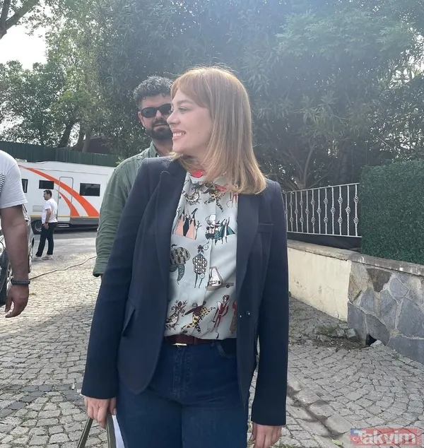 Buğra Gülsoy, Mehmet Yılmaz Ak, Ecem Özkaya, Füsun Demirel, Elit Andaç Çam gibi isimlerle Bahar dizisinde bir araya gelen Demet Evgar son olarak gündeme set...