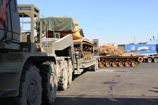 Suriye sınırına zırhlı araç sevkiyatı