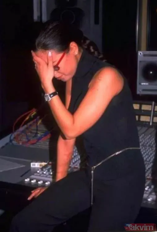 Ebru Gündeş’ten “güzel yürekli” dediği Armağan Çağlayan’a tam destek! Sarıp sarmalayıp paylaştı: “Yıllardır beyninde 3 tane klipsle...” - 22