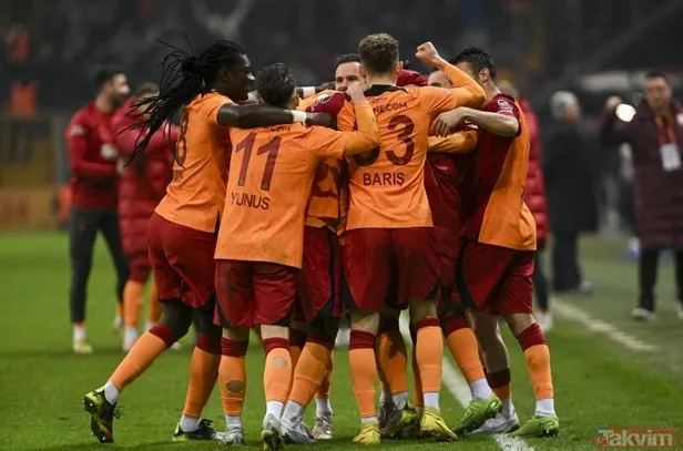 galatasaray-trabzonspor-maci-iptal-mi-5-subat-ts-gs-derbi-maci-ertelenecek-mi-derbi-maci-saat-kacta-oynanacak-1675601549303.jpg Galatasaray - Trabzonspor maçı iptal mi? 5 Şubat GS - TS derbi maçı ertelenecek mi? Derbi maçı saat kaçta oynanacak?-4