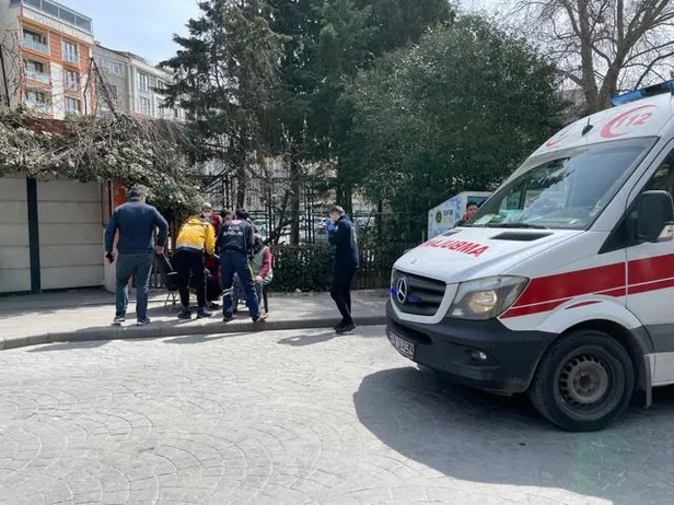 Bakımsız İETT otobüsleri tehlike saçmaya devam ediyor! Beyoğlu’nda freni patlayan İETT otobüsü 4 araca çarptı-4