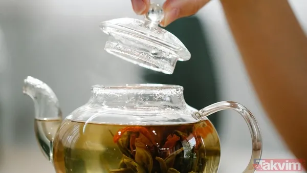 🍃 University College London'dan Prof. Andrew Steptoe'ye Göre, Kafeinsiz Çayın En Büyük Farkı, Bu Süreç Sırasında Bazı Yararlı Bileşiklerin Kaybolmasıdır...