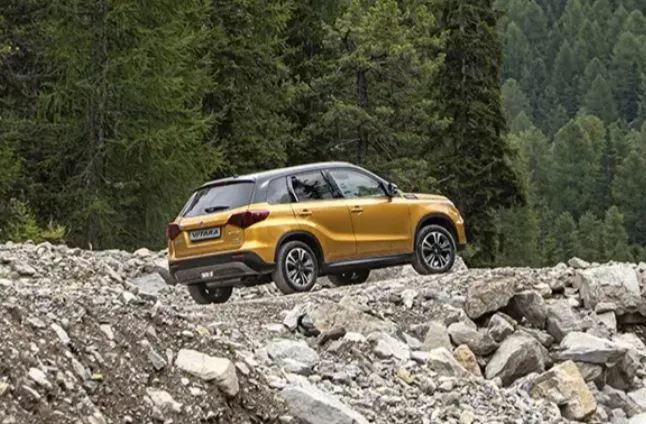 sifir-suv-almak-isteyenlere-mujde-suzuki-vitara-hibrit-fiyati-fiat-egea-crossu-bile-sollayacak-1709911301769.jpg