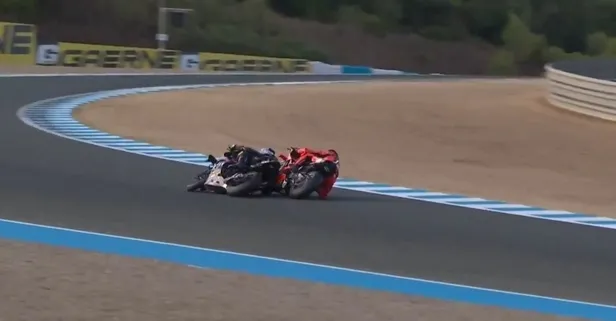 Nicolo Bulega Superpole'de Toprak Razgatlıoğlu'na çarparak yarış dışı bıraktı! Milli gururumuz Razgatlıoğlu 3. kez dünya şampiyonu | Başkan'dan tebrik