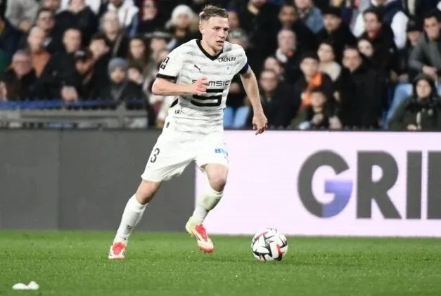 Adrien Truffert Bournemouth’ta!