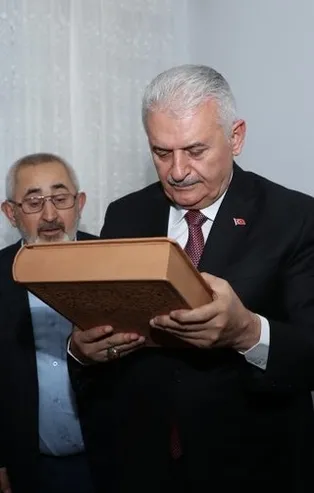 Binali Yıldırım’dan şehit ailesine ziyaret
