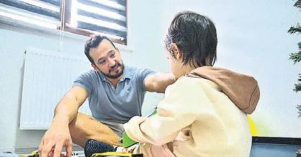 En baba mutluluk! Anne sosyal medyada uygunsuz görüntüler paylaşmıştı: Baba velayetini aldığı oğluna kavuştu