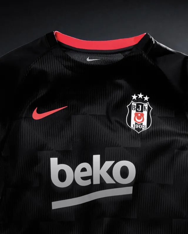 Beşiktaş'ın yeni 2026-2027 formaları satışa çıktı-6