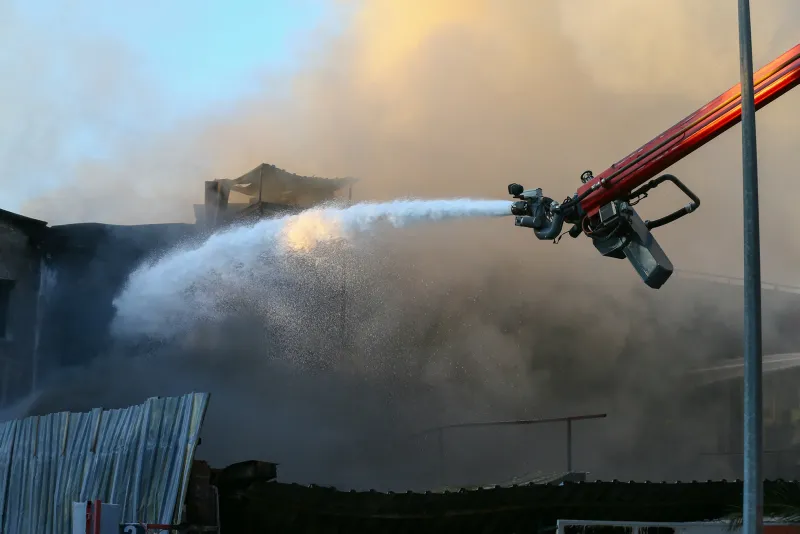 İzmir Çiğli'de korkutan yangın! Madeni yağ deposu alev alev yandı - 10