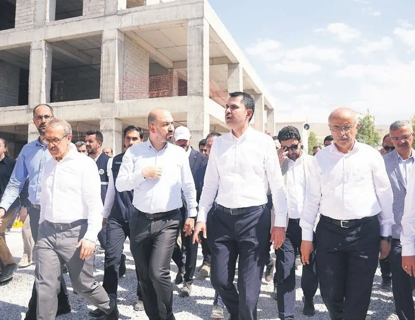 Bakan Kurum’dan Malatya’da net mesaj: Toplantı yapmayın, iş yapın!