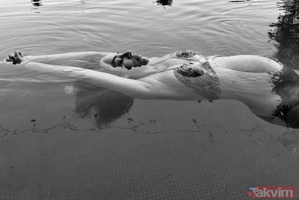 Demet Evgar’dan bikinili havuz pozu 'sessizce durduk' - 7