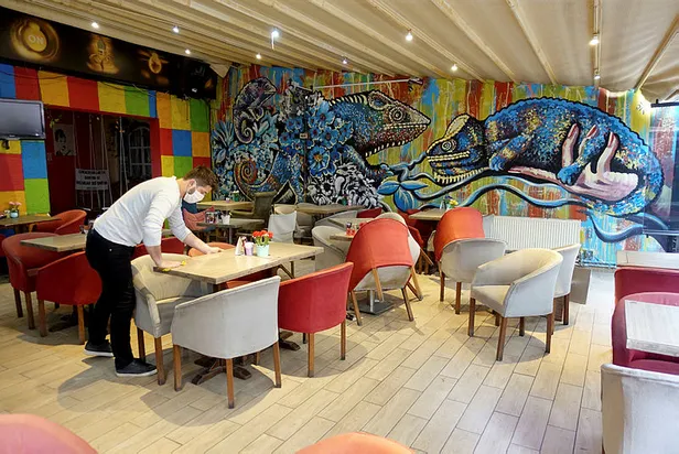 yeni-genelge-son-dakika-17-mayis-kafe-ve-restoranlar-acilacak-mi-2021-kahvehane-kiraathane-cay-bahceleri-acildi-mi-1621156863410.jpg Yeni genelge son dakika: 17 Mayıs kafe ve restoranlar açılacak mı 2021? Kahvehane, kıraathane, çay bahçeleri açıldı mı?-3
