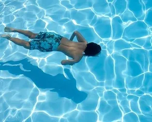 Denize veya havuza girmek orucu bozar mı?