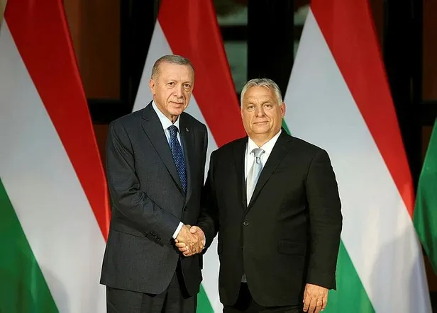 baskan-erdogandan-macaristan-donusu-flas-aciklamalar-isvece-uyari-istanbul-icin-kentsel-donusum-mesaji-yerel-s-1692616017687.jpeg Başkan Erdoğan'dan Macaristan dönüşü flaş açıklamalar! İsveç'e uyarı! İstanbul için kentsel dönüşüm mesajı... Yerel seçim için adaylar belli oldu mu?-1