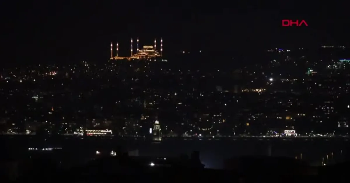 Çamlıca Camii’nde yapılan ışık testleri görsel şölen oluşturdu