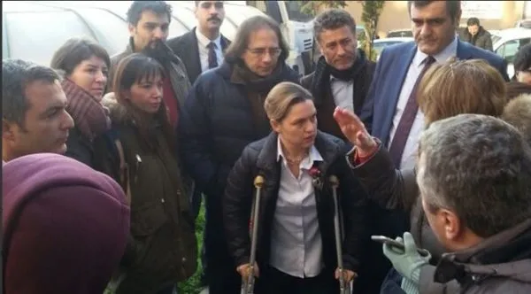 CHP'li vekiller Tabipler Birliği'nin önünde-1