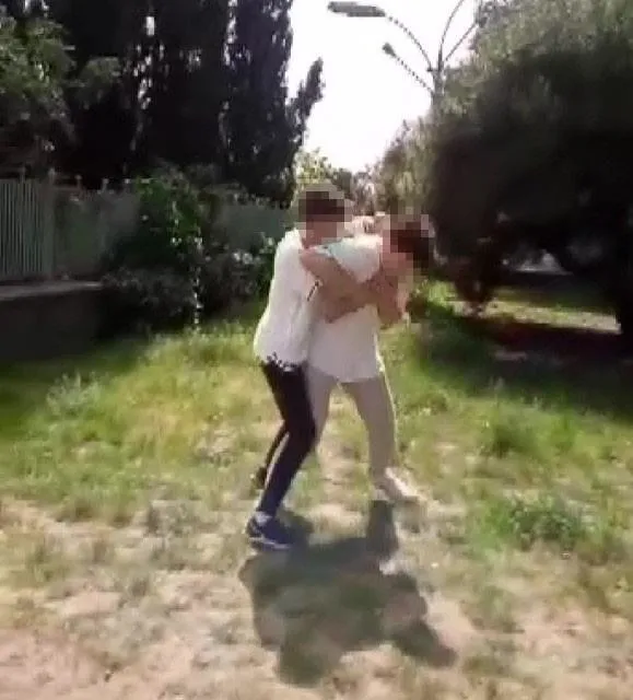 olume-goturen-kiz-kavgasi-liseli-kivanc-umanin-yedigi-dayagin-goruntuleri-ortaya-cikti-1706370403315.jpeg Ölüme götüren "kız" kavgası! Liseli Kıvanç Uman'ın yediği dayağın görüntüleri ortaya çıktı-5