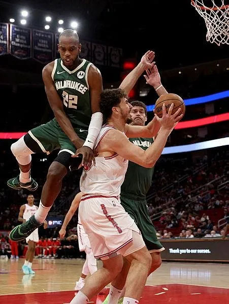 Alperen'i kimse durduramıyor: Houston Rockets ve Milwaukee Bucks karşılaşmasında 21 sayı, 11 ribaundla double double yaptı-3