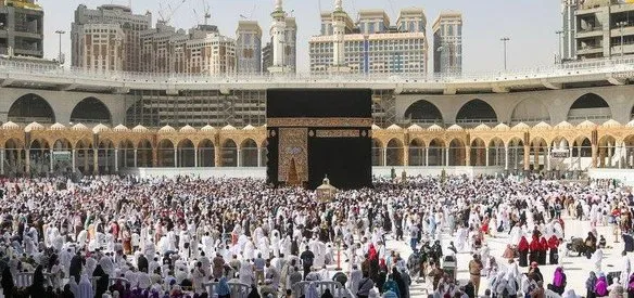 MEKKE’DE HAC SIRASINDA İRANLILAR AMERİKA BİRLEŞİK DEVLETLERİ ALEYHİNE GÖSTERİ YAPTI