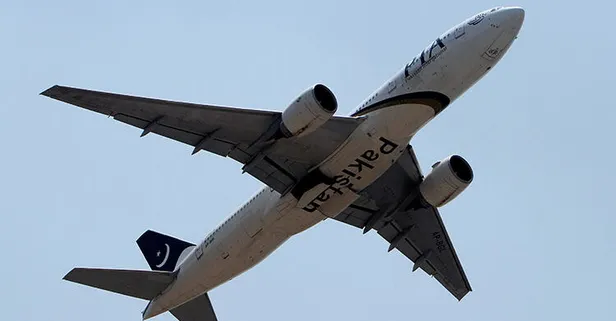 Pakistan'da uçak pistten çıktı