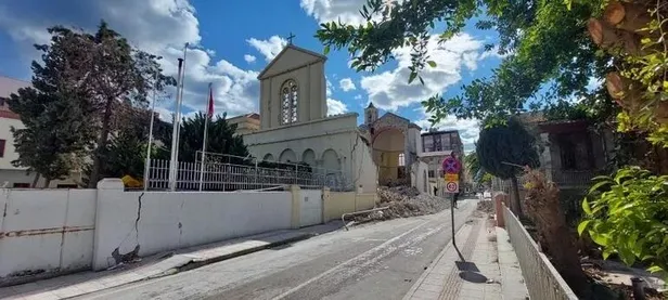1676380679282.jpeg Antakya'da depremden etkilenen tarihi yapılar yerle bir oldu: "İçimiz her daim buruk kalacak"-3