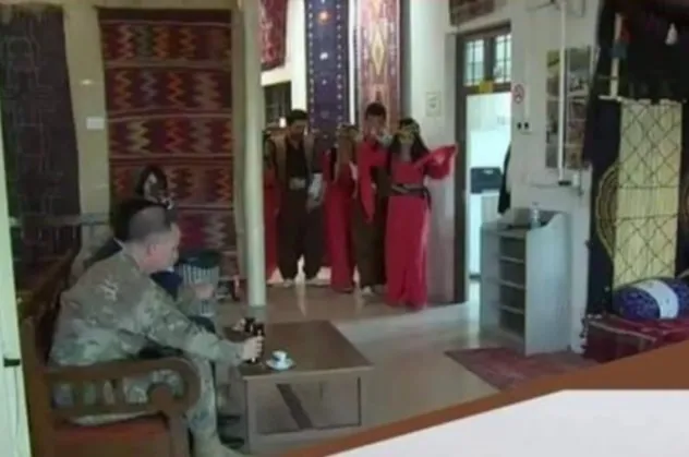 YPG'li teröristler ABD'li komutanlar için dansöz oldu