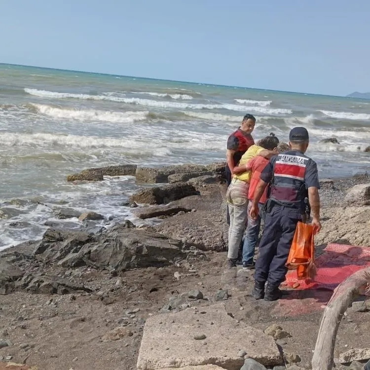 Yürüyüş yaparken uçurumdan düştü