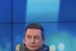 Canlı yayında panik dolu anlar! Dev piton sunucuyu az kalsın boğuyordu! O anlar anbean kameraya yansıdı