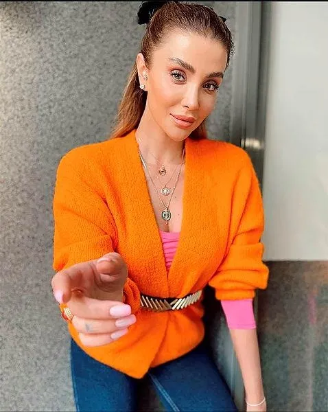 ozge-ulusoyun-sasirtan-takintisi-ailem-ve-yakin-arkadaslarim-1639691526149.jpeg Özge Ulusoy'un şaşırtan takıntısı! Ailem ve yakın arkadaşlarım...-5