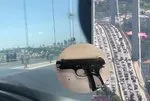 15 Temmuz Şehitler Köprüsü’nde hareketli anlar! Taksiciyi silahla tehdit edip intihar girişiminde bulundu: Silahta mermi olmadığı ortaya çıktı