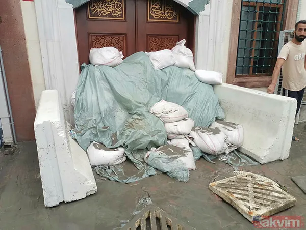 İstanbul'da yine aynı manzara! Yağmur yağdı Esenyurt yine sular altında! İBB ise piyasada yok! 2 kişi sele kapıldı - 10