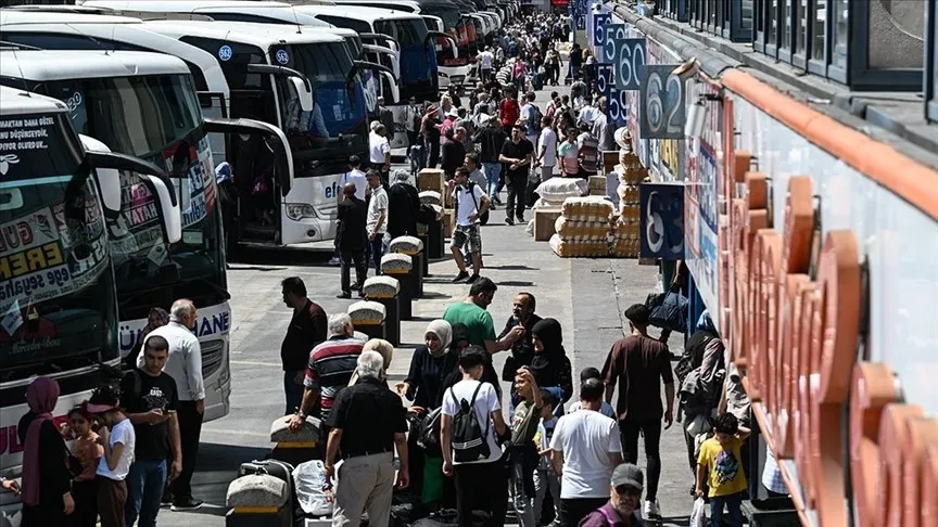 7-milyon-kisi-yollara-dusecek-1782507482622.jpeg 7 milyon kişi yollara düşecek: Otobüslerde yaz yoğunluğu-3