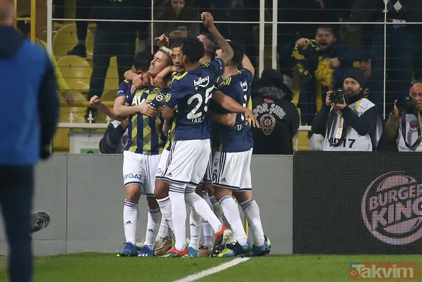 Fenerbahçe - Galatasaray derbisinde dikkat çeken kareler! O hareket damga vurdu... - 49
