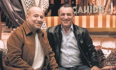 simge-sagin-sahnede-gozyaslarina-boguldu-beni-aglattiginiz-icin-tesekkur-ederim-1634593058315.jpeg Simge Sağın sahnede gözyaşlarına boğuldu: "Beni ağlattığınız için teşekkür ederim"-6