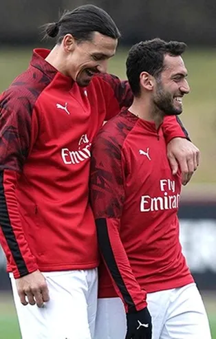 Son dakika... Dünyaca ünlü futbolcu Zlatan Ibrahimovic koronavirüse yakalandı!