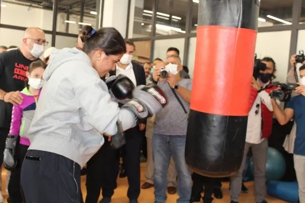 Busenaz Sürmeneli Spor Kompleksi kapılarını açtı-1